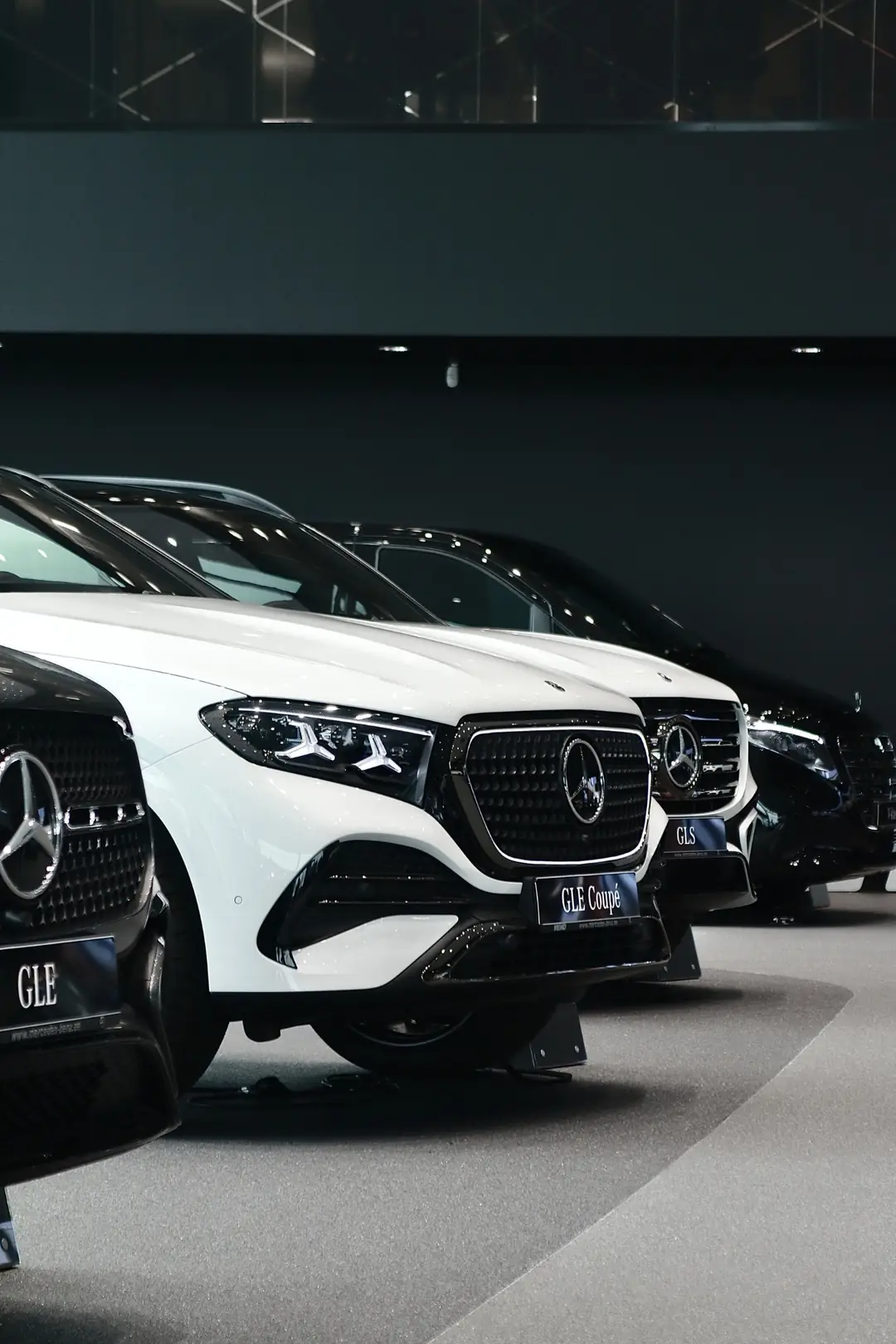 Veho Showroom – Mercedes-Benzi autod müügisalongis